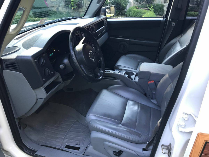 Illustration for article titled At $9,995, Does This 2007 Jeep Commander Give You Wood?